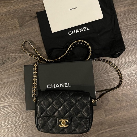 CHANEL Handbags - Chanel medallion crossbody bag